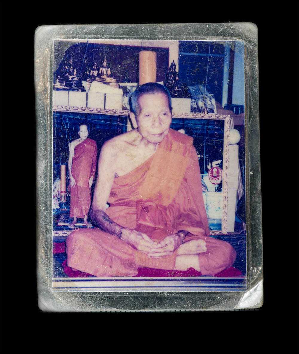 15Jun24 (11)p.jpg - รูปถ่ายรุ่นแรก หลังปั้มตราวัด หลวงปู่เหล็ง(พระครูอาจารสุนทร โชติธโร) วัดโคกเพลาะ อ.พนัสนิคม จ.ชลบุรี รูปเก่าสวย หายาก น่าเก็บสะสมบูชา กว้างประมาณ 4 ซม [..] | https://kamulet.in.th